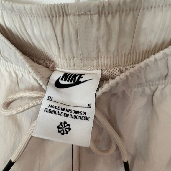 Nike Tan Loose Fit Mid Rise Windbreaker Crops Size 1X - Picture 10 of 11